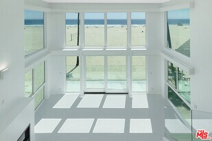 2419 Ocean Front Walk in Venice, CA - Building Photo