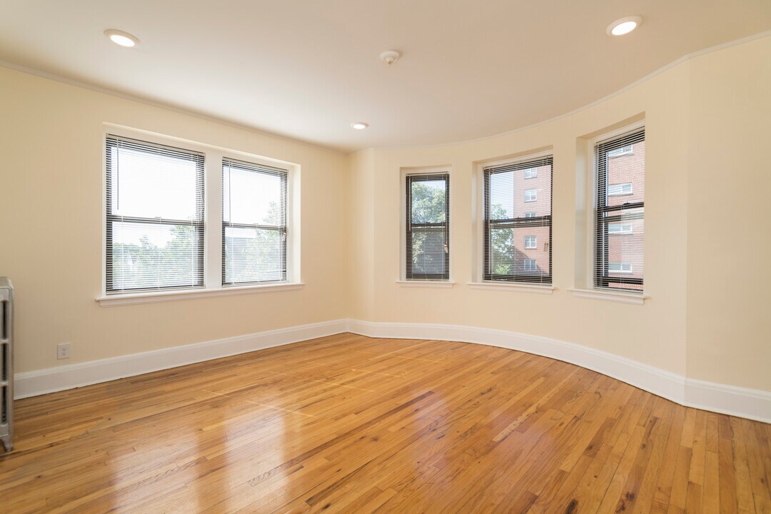 129 Highland Ave, Unit 32 in Somerville, MA - Foto de edificio