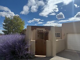 54 Encantado Loop in Santa Fe, NM - Building Photo
