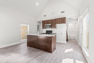 20048 County Rd 4118 in Lindale, TX - Building Photo - Building Photo