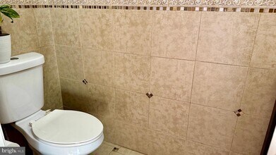 17 Jill Ct in Franklin Township, NJ - Building Photo - Building Photo