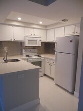 728 Executive Center Dr in West Palm Beach, FL - Building Photo - Building Photo