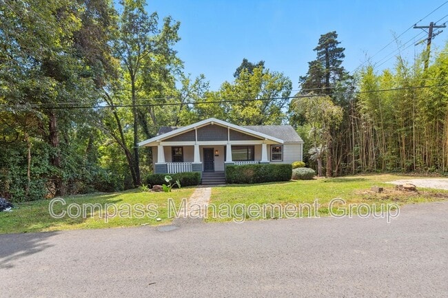 5501 Lake Shore Dr in Knoxville, TN - Building Photo - Building Photo