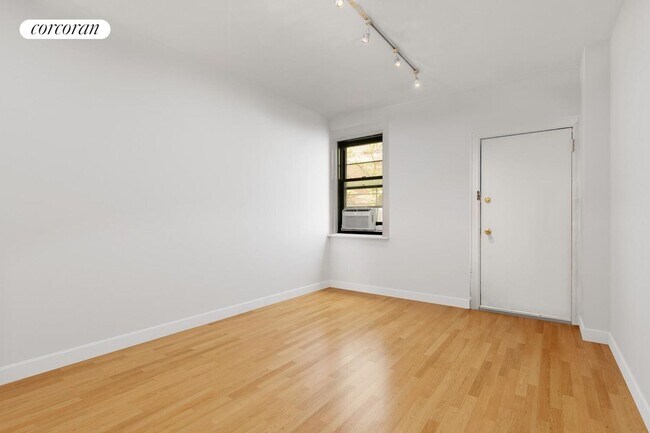106 Thompson St in New York, NY - Building Photo - Building Photo