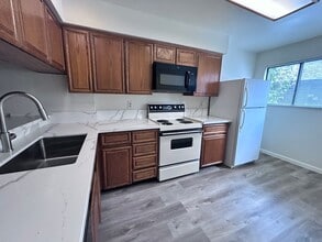 8051 Briar Ridge Ln in Citrus Heights, CA - Building Photo - Building Photo