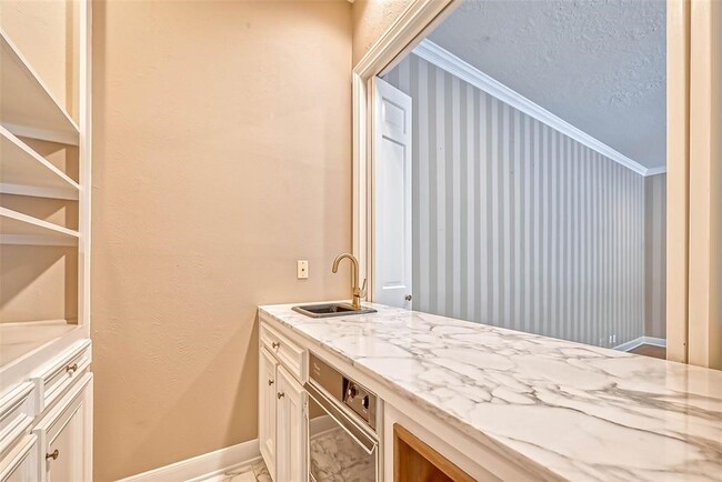 property at 1331 Bissonnet St