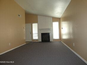 207 Village Dr in Jacksonville, NC - Building Photo - Building Photo