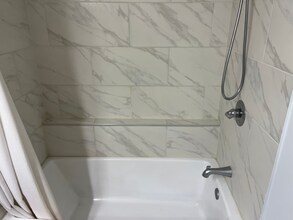 14202 Dove Creek Way, Unit 201 in Sparks Glencoe, MD - Building Photo - Building Photo