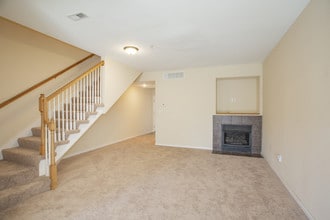 Woodland Townhomes in Shawnee, KS - Foto de edificio - Interior Photo