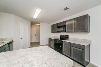 418 Brushback Dr in Huntsville, TX - Building Photo - Building Photo