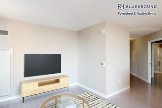 1 Nashua St in Boston, MA - Foto de edificio - Building Photo