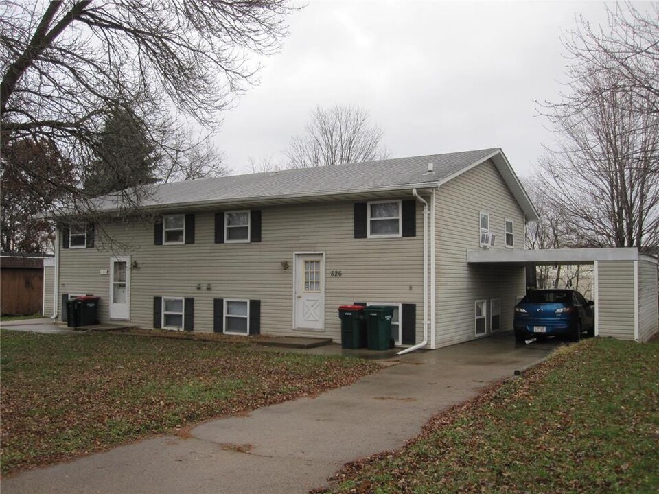 824 Orange St in River Falls, WI - Building Photo