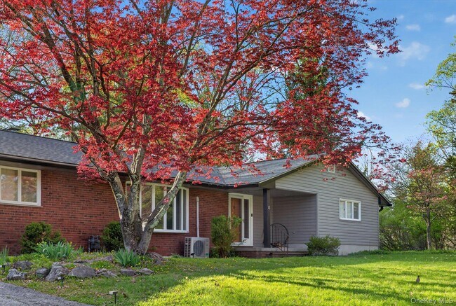 8 Jonathan Ln in Poughkeepsie, NY - Building Photo - Building Photo