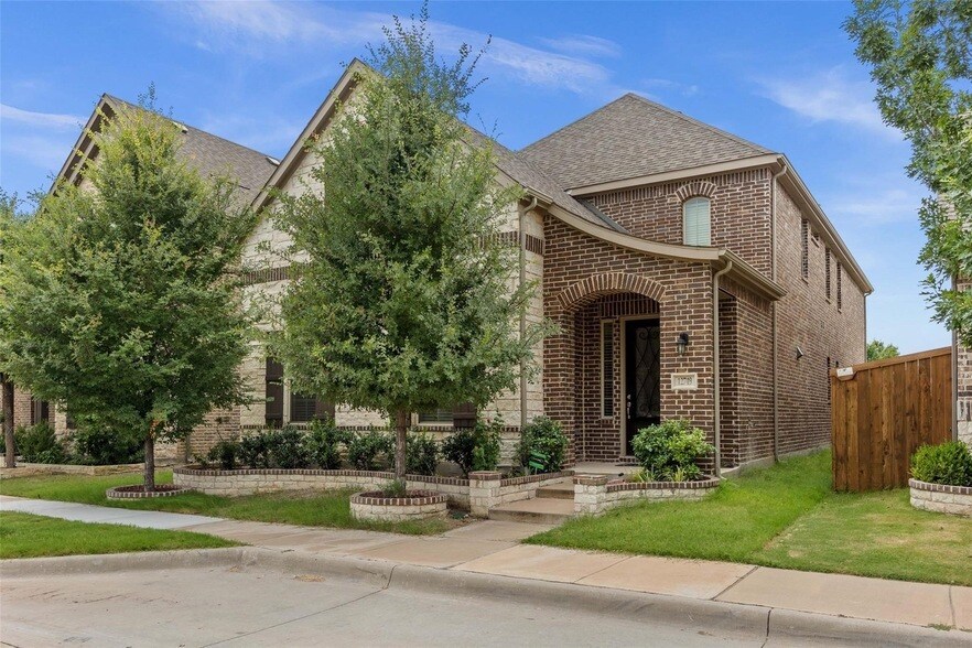 12749 Friar St in Farmers Branch, TX - Building Photo