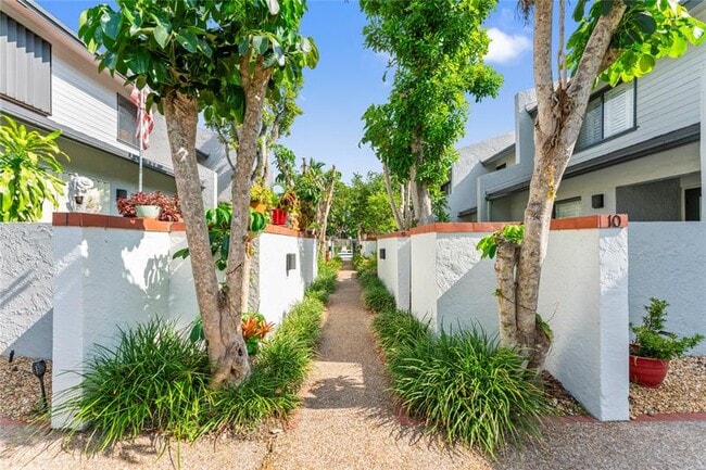 property at 817 SE 12th Ct