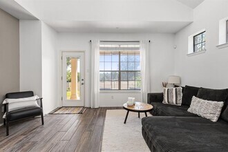 9201 Brodie Ln in Austin, TX - Building Photo - Building Photo