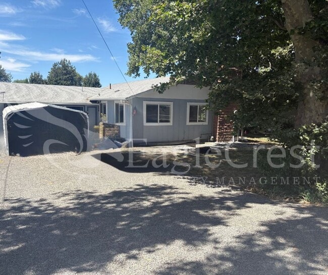 1110 S College Ave in College Place, WA - Building Photo - Building Photo