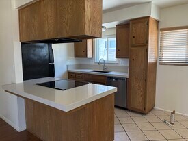 1239 Amethyst St, Unit D in Redondo Beach, CA - Building Photo