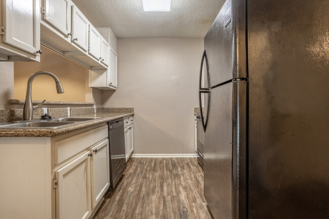 Arbor Park Apartments in Beaumont, TX - Building Photo - Interior Photo