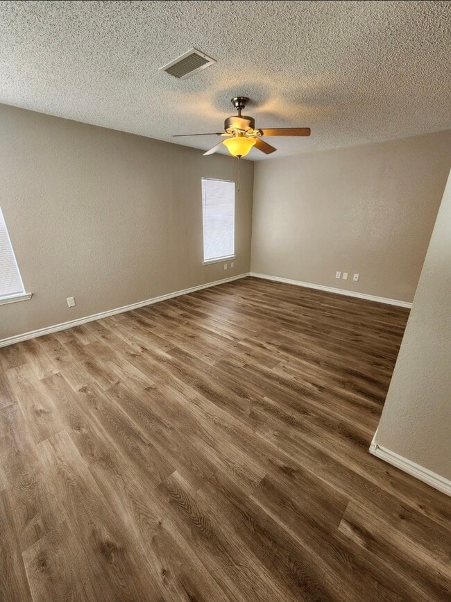 501 W Cuthbert Ave in Midland, TX - Foto de edificio - Building Photo