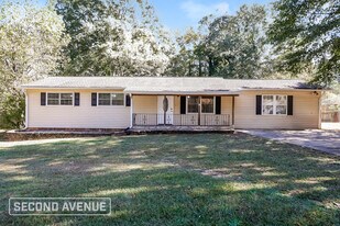 2053 Chestnut Log Dr in Lithia Springs, GA - Building Photo