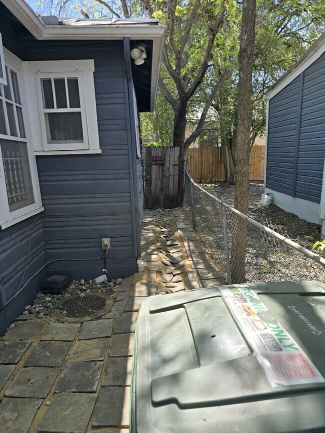 118 Callaghan Ave, Unit 118 Callaghan Unit A in San Antonio, TX - Foto de edificio - Building Photo