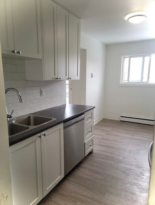 70 Albert St in Cambridge, ON - Building Photo