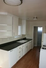 241 S La Alameda Ave in San Pedro, CA - Building Photo - Building Photo