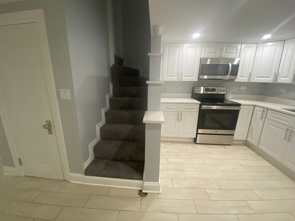 6079 N Albany Ave, Unit Garden level in Chicago, IL - Building Photo