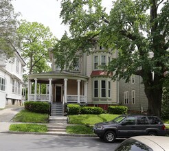 106 S Lake Ave in Albany, NY - Foto de edificio - Building Photo