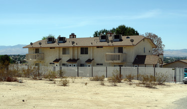 16280 Quantico Rd in Apple Valley, CA - Building Photo - Building Photo