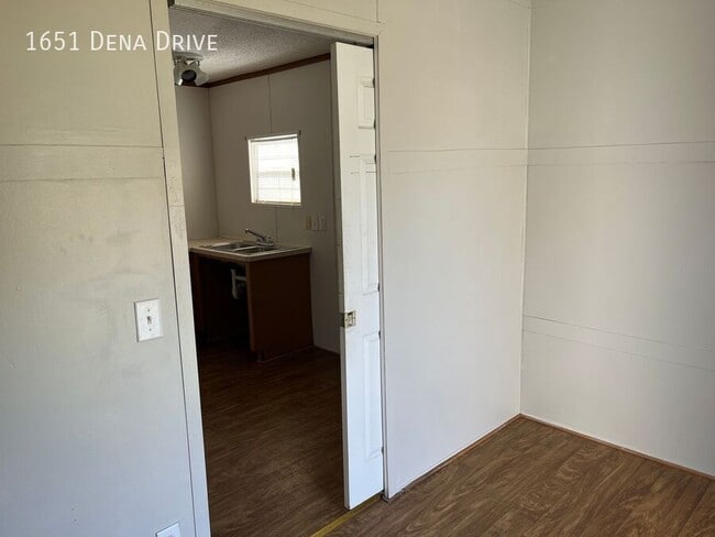 1651 Dena Dr in Memphis, TN - Building Photo - Building Photo