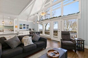 109 N Pinnacle Ridge Rd in Beech Mountain, NC - Building Photo
