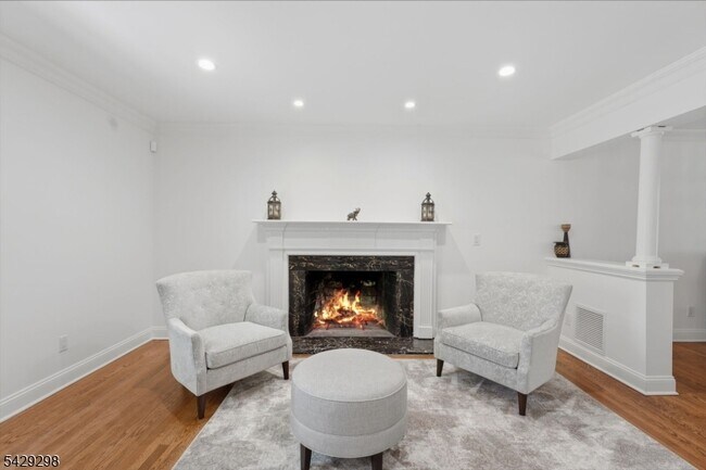 18 Tennyson Dr in Millburn, NJ - Building Photo - Building Photo