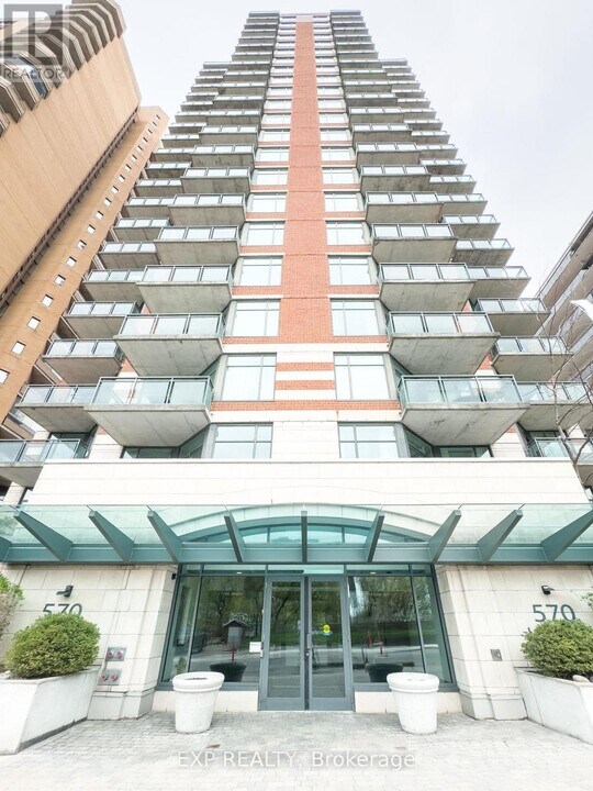 570-1570 Laurier Ave W in Ottawa, ON - Building Photo