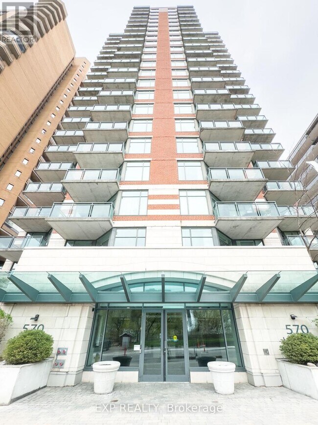 570-1570 Laurier Ave W