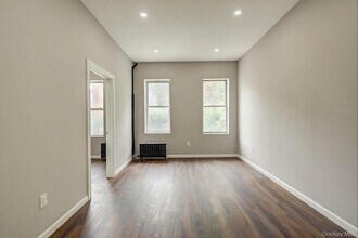 576 Essex St in Brooklyn, NY - Building Photo - Building Photo