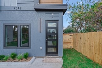 7349 Sandle St in Houston, TX - Foto de edificio - Building Photo