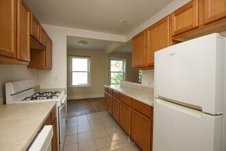 918 Green Bay, Unit L2 in Northfield, IL - Foto de edificio - Building Photo