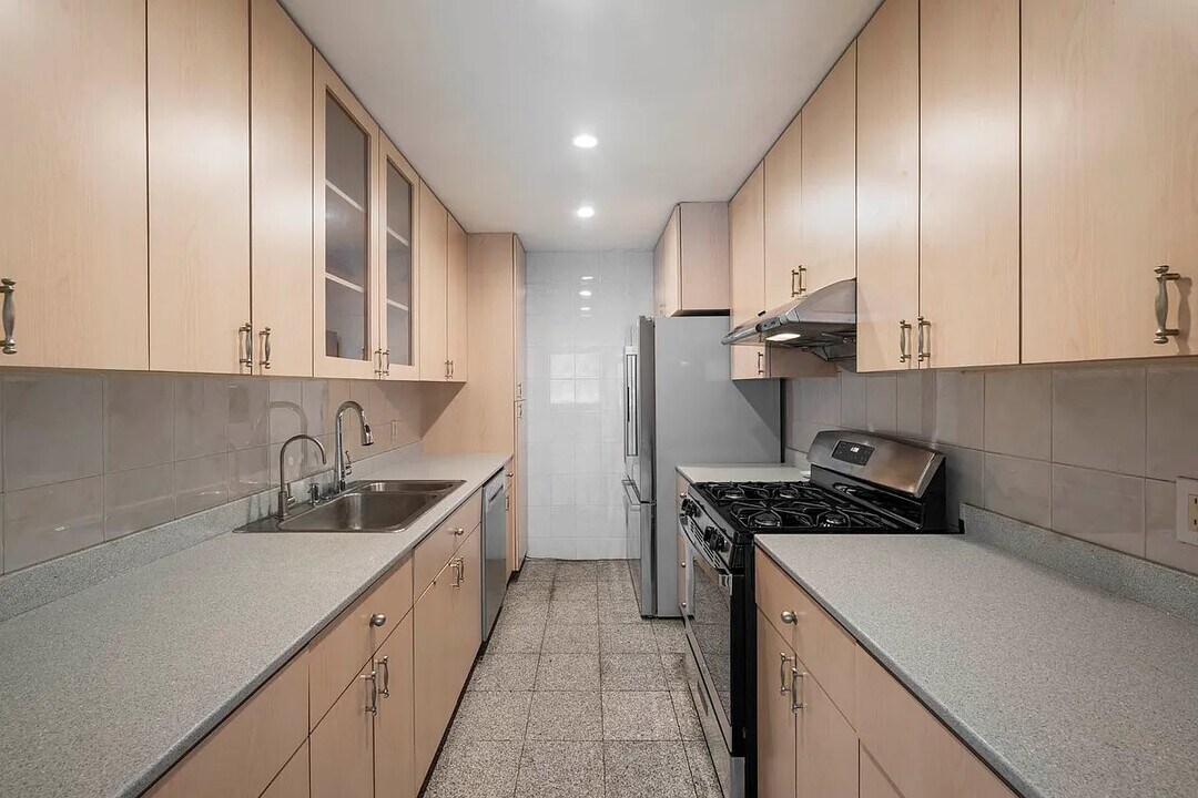 74-80 Madison Street in New York, NY - Building Photo