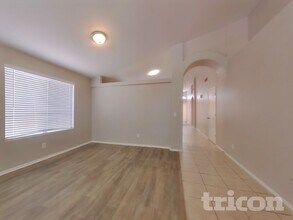 8363 W Audrey Ln in Peoria, AZ - Foto de edificio - Building Photo