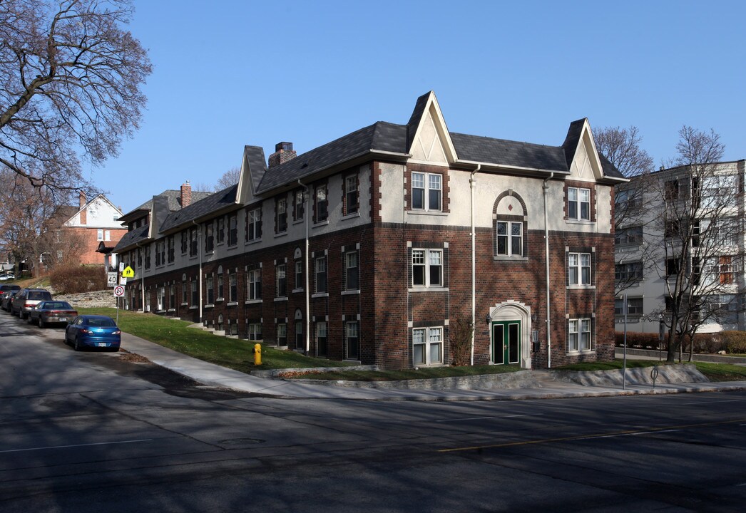 1778 Bloor St W in Toronto, ON - Building Photo