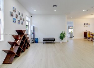 21016 NE 2nd Ct in Miami, FL - Building Photo - Building Photo