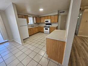 2805 Emerald Dr in Roswell, NM - Foto de edificio - Building Photo