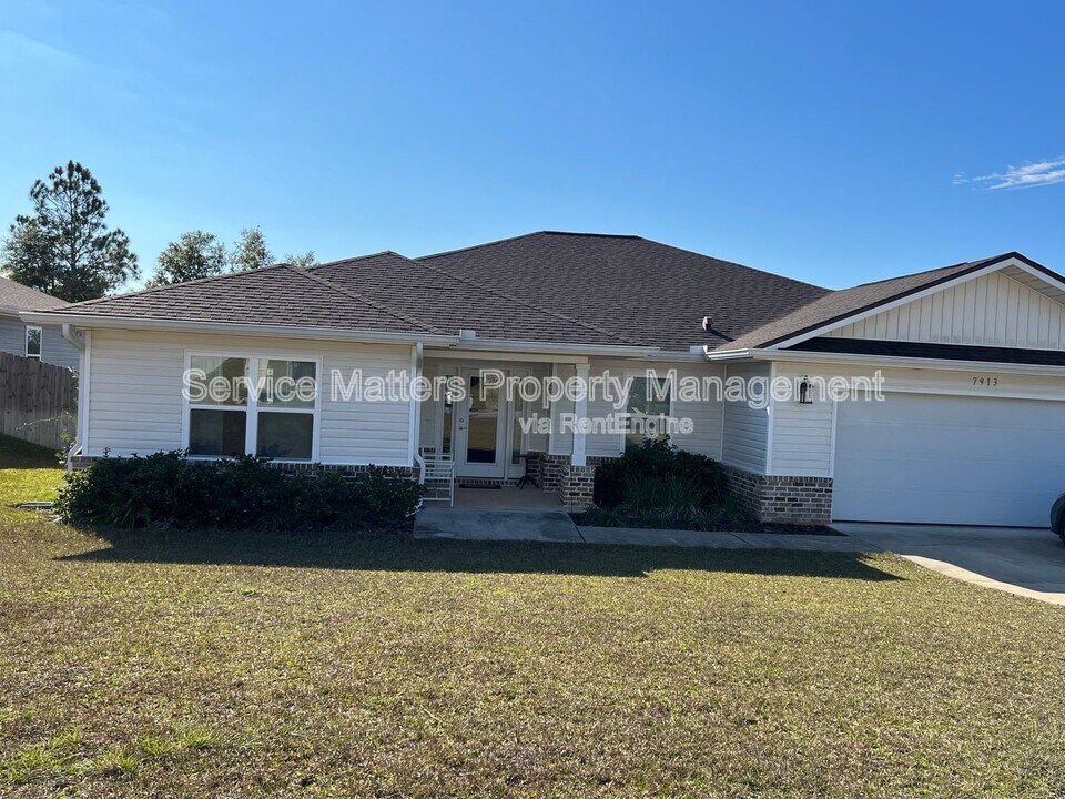 7913 Majestic Cypress Dr in Milton, FL - Building Photo