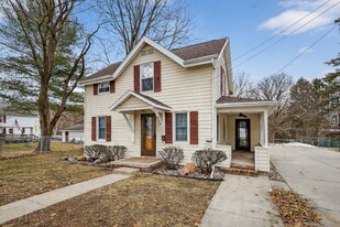 430 N Linden St in Marshall, MI - Building Photo