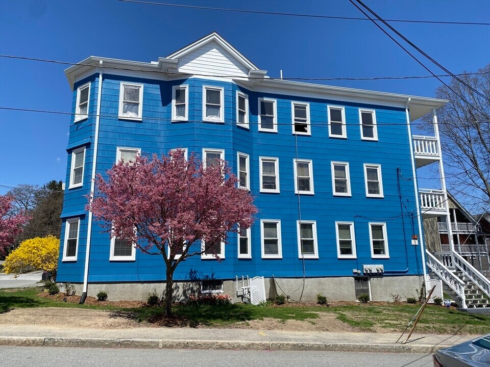 20 Reeves St-Unit -1st Flr in Worcester, MA - Building Photo