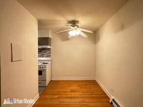 3702 N Pine Grove Ave, Unit M01B in Chicago, IL - Building Photo - Building Photo