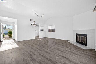 2032 Newport Dr in Pittsburg, CA - Building Photo - Building Photo