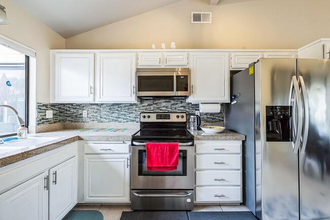 6054 Montecito Dr in Palm Springs, CA - Building Photo - Building Photo